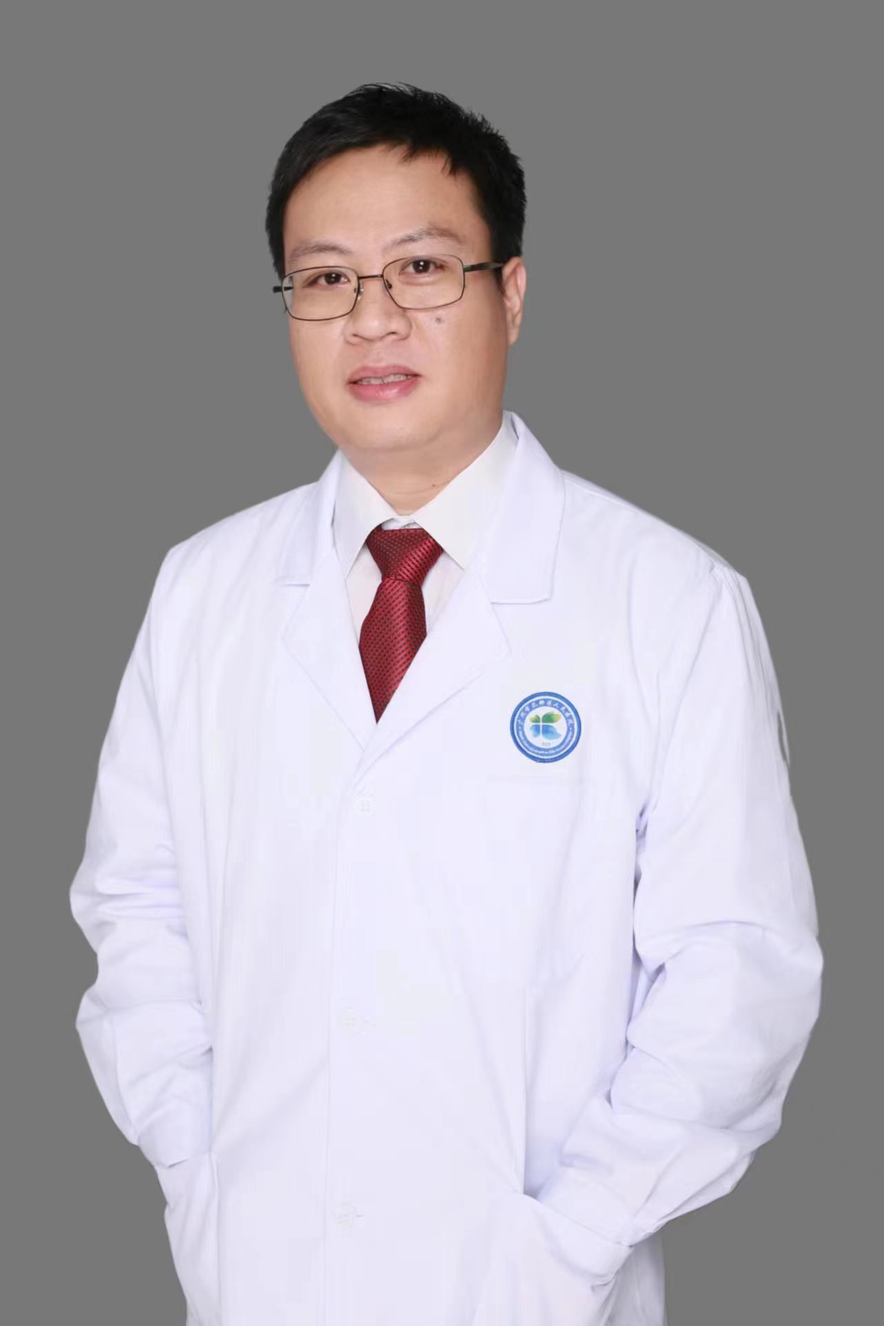 华伟.jpg